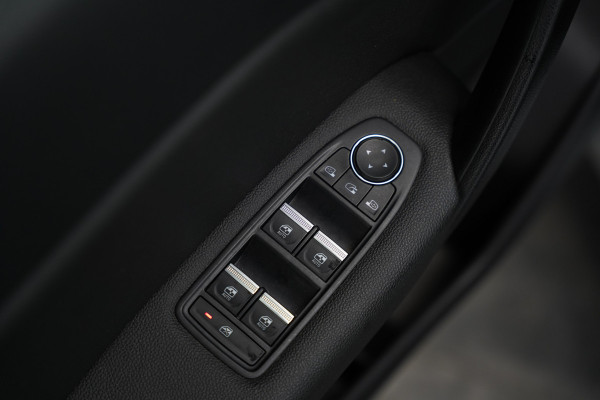 Renault Captur 1.6 E-Tech Plug-in Hybrid 160 Intens Full-led Stoel/stuur-verwarming Trekhaak 24 Maanden garantie* (Vraag naar de voorwaarden)