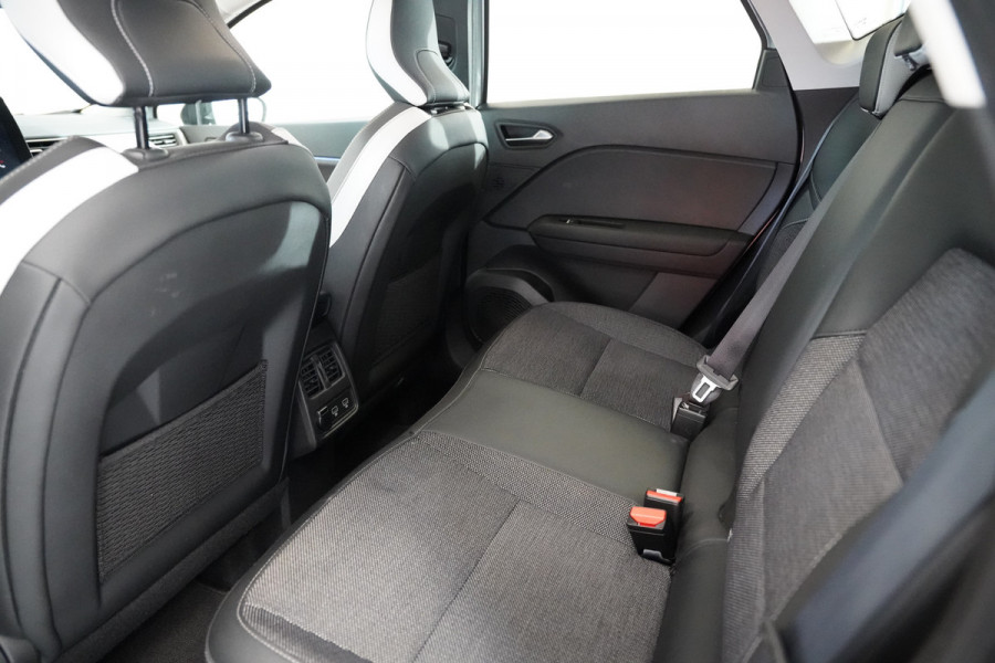 Renault Captur 1.6 E-Tech Plug-in Hybrid 160 Intens Full-led Stoel/stuur-verwarming Trekhaak 24 Maanden garantie* (Vraag naar de voorwaarden)