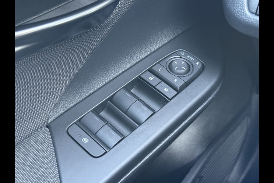 Toyota C-HR 1.8 Hybrid 140 First Edition | ACC | CarPlay | Elek. Achterklep | Camera | 18 inch