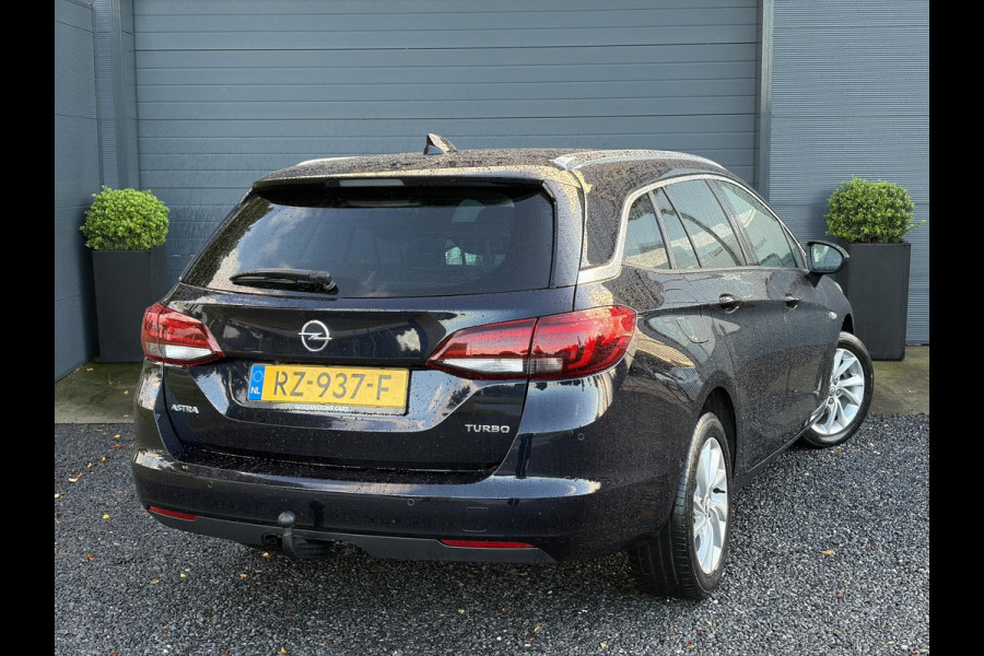 Opel Astra Sports Tourer 1.4 Innovation ✓Trekhaak✓Camera✓Carplay✓Navi✓Recent beurt gehad✓150pk✓Keyless✓Halfleder✓6 Bak✓Rijstrooksensor✓Dodehoeksensor✓Pdc V+A✓Lm velgen✓Clima✓Cruise✓N.A.P✓Apk tot 09-2027