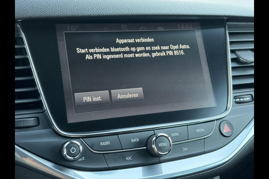 Opel Astra Sports Tourer 1.4 Innovation ✓Trekhaak✓Camera✓Carplay✓Navi✓Recent beurt gehad✓150pk✓Keyless✓Halfleder✓6 Bak✓Rijstrooksensor✓Dodehoeksensor✓Pdc V+A✓Lm velgen✓Clima✓Cruise✓N.A.P✓Apk tot 09-2027