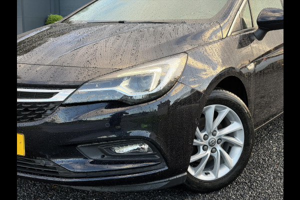 Opel Astra Sports Tourer 1.4 Innovation ✓Trekhaak✓Camera✓Carplay✓Navi✓Recent beurt gehad✓150pk✓Keyless✓Halfleder✓6 Bak✓Rijstrooksensor✓Dodehoeksensor✓Pdc V+A✓Lm velgen✓Clima✓Cruise✓N.A.P✓Apk tot 09-2027