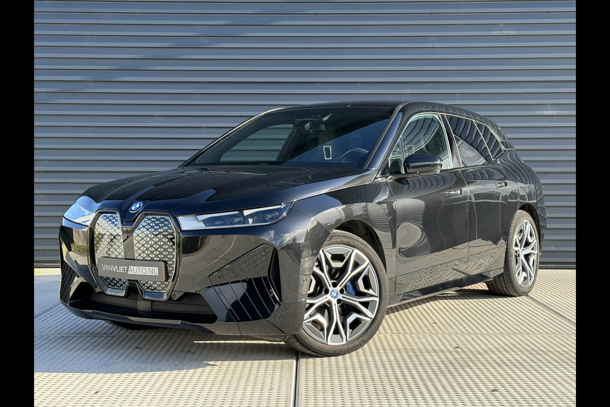 BMW iX xDrive40 Executive 77 kWh | SoH 100% | Sport Pakket | 360 Camera | Head-Up | Memory Stoelen