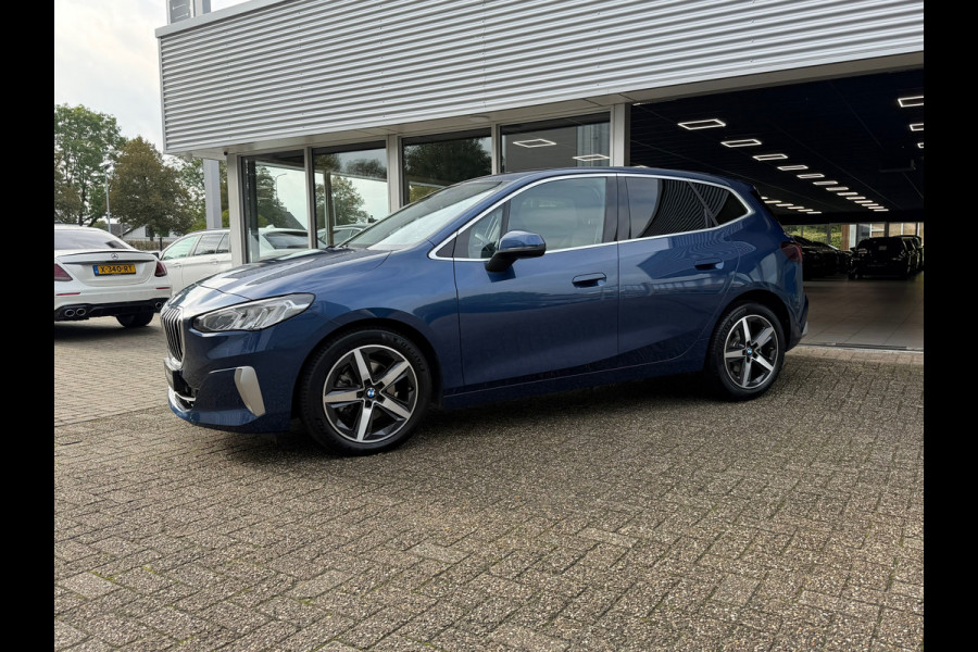 BMW 2 Serie Active Tourer 220i M-Sport Automaat 170 Pk | Navi | Voll Leder | Clima | Cruise | Camera | Sfeerverlichting | 18".