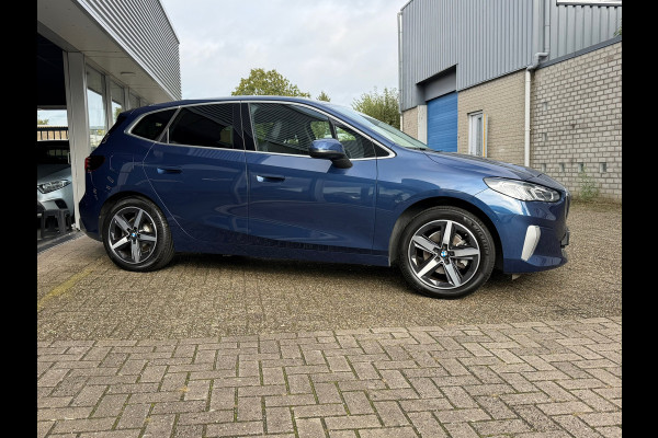 BMW 2 Serie Active Tourer 220i M-Sport Automaat 170 Pk | Navi | Voll Leder | Clima | Cruise | Camera | Sfeerverlichting | 18".