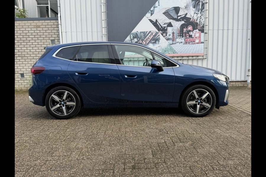 BMW 2 Serie Active Tourer 220i M-Sport Automaat 170 Pk | Navi | Voll Leder | Clima | Cruise | Camera | Sfeerverlichting | 18".