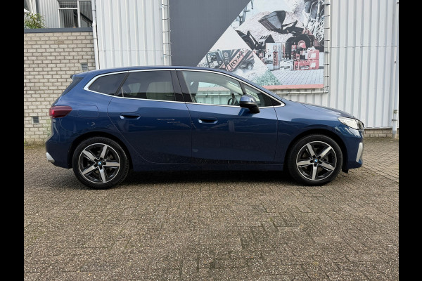 BMW 2 Serie Active Tourer 220i M-Sport Automaat 170 Pk | Navi | Voll Leder | Clima | Cruise | Camera | Sfeerverlichting | 18".