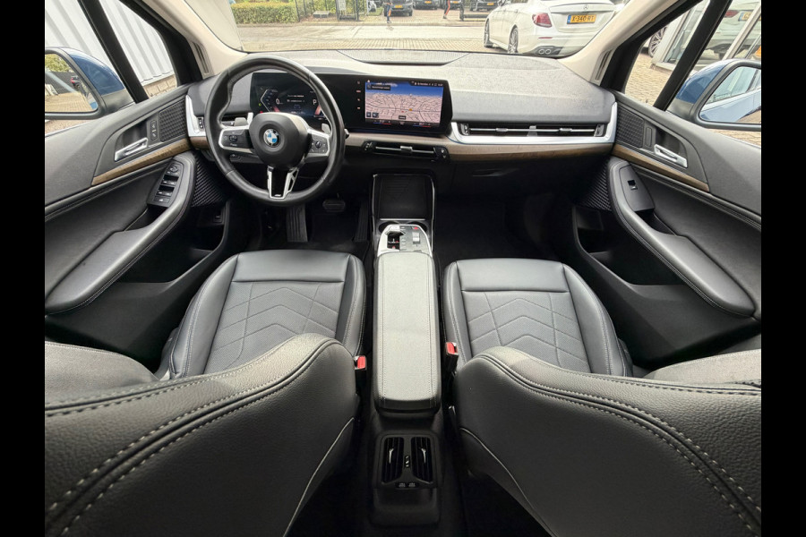 BMW 2 Serie Active Tourer 220i M-Sport Automaat 170 Pk | Navi | Voll Leder | Clima | Cruise | Camera | Sfeerverlichting | 18".