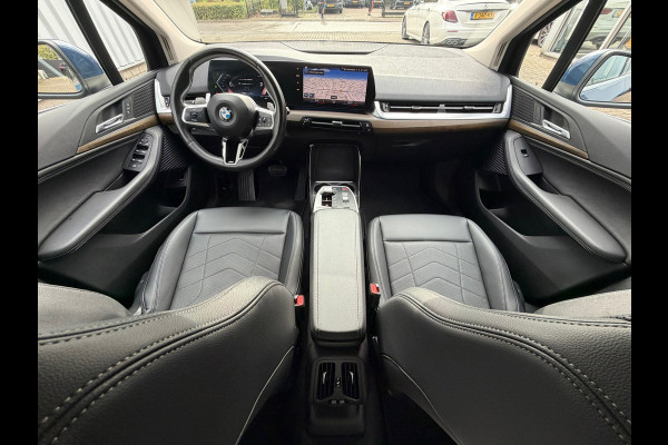 BMW 2 Serie Active Tourer 220i M-Sport Automaat 170 Pk | Navi | Voll Leder | Clima | Cruise | Camera | Sfeerverlichting | 18".