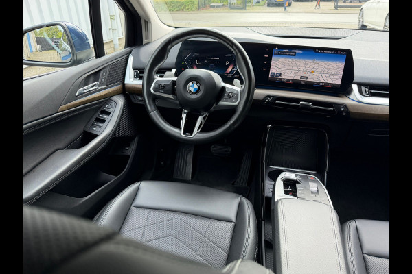 BMW 2 Serie Active Tourer 220i M-Sport Automaat 170 Pk | Navi | Voll Leder | Clima | Cruise | Camera | Sfeerverlichting | 18".