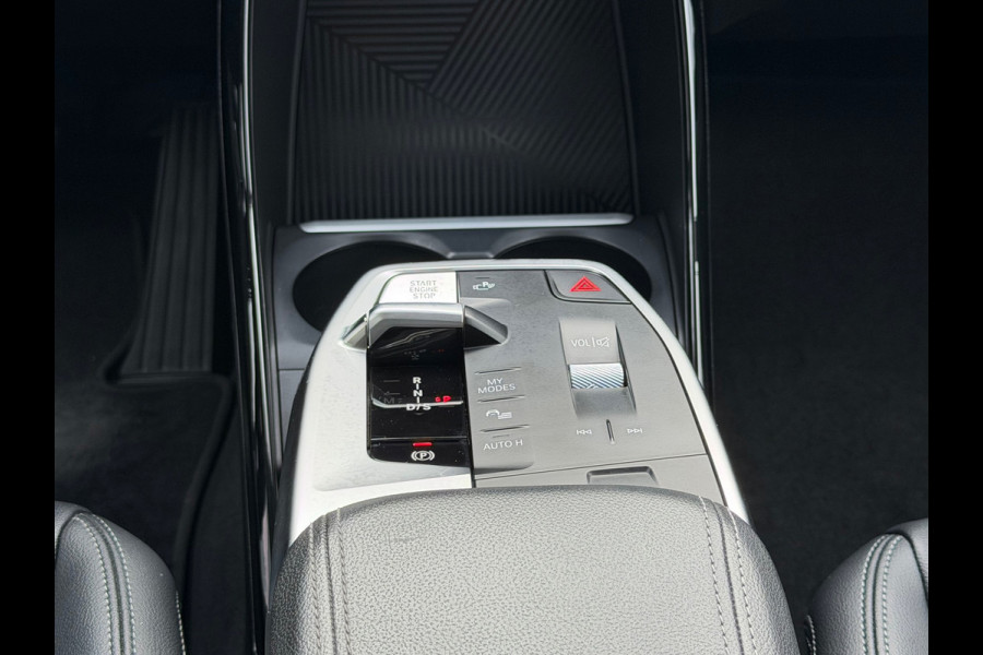 BMW 2 Serie Active Tourer 220i M-Sport Automaat 170 Pk | Navi | Voll Leder | Clima | Cruise | Camera | Sfeerverlichting | 18".