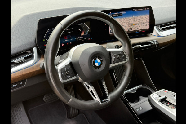 BMW 2 Serie Active Tourer 220i M-Sport Automaat 170 Pk | Navi | Voll Leder | Clima | Cruise | Camera | Sfeerverlichting | 18".