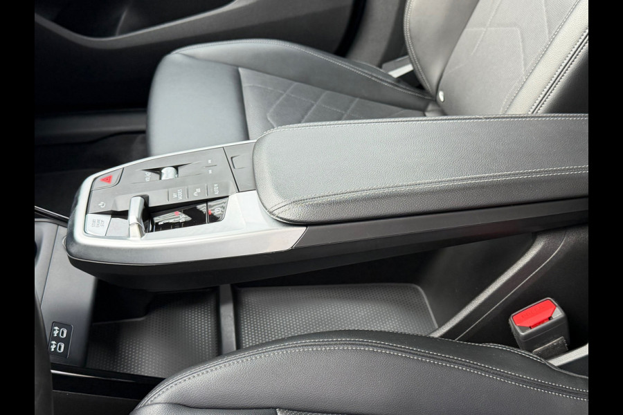 BMW 2 Serie Active Tourer 220i M-Sport Automaat 170 Pk | Navi | Voll Leder | Clima | Cruise | Camera | Sfeerverlichting | 18".