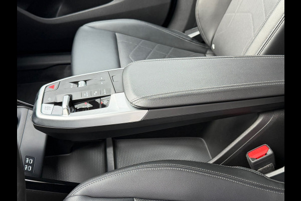 BMW 2 Serie Active Tourer 220i M-Sport Automaat 170 Pk | Navi | Voll Leder | Clima | Cruise | Camera | Sfeerverlichting | 18".