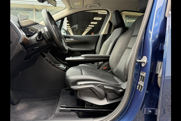 BMW 2 Serie Active Tourer 220i M-Sport Automaat 170 Pk | Navi | Voll Leder | Clima | Cruise | Camera | Sfeerverlichting | 18".