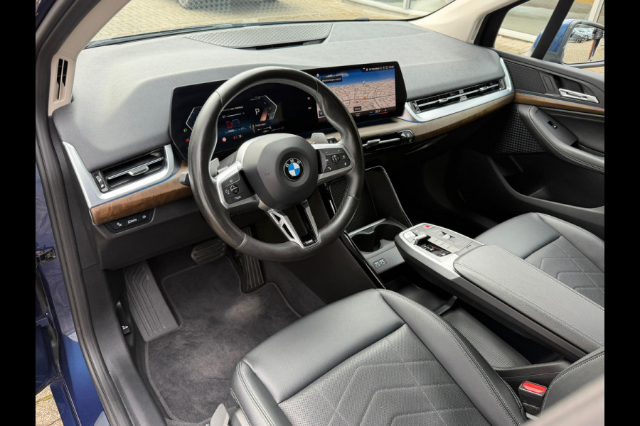 BMW 2 Serie Active Tourer 220i M-Sport Automaat 170 Pk | Navi | Voll Leder | Clima | Cruise | Camera | Sfeerverlichting | 18".