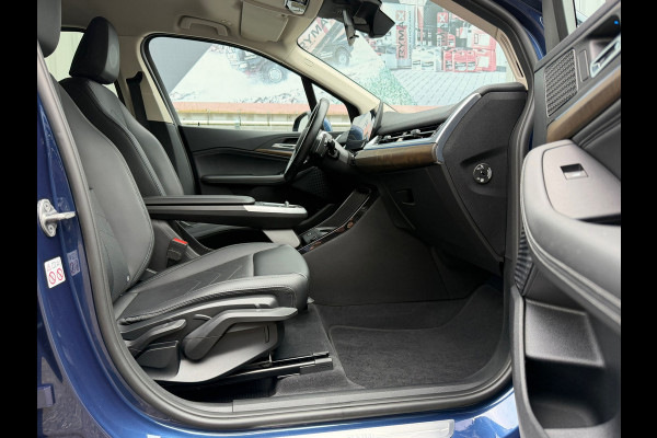 BMW 2 Serie Active Tourer 220i M-Sport Automaat 170 Pk | Navi | Voll Leder | Clima | Cruise | Camera | Sfeerverlichting | 18".