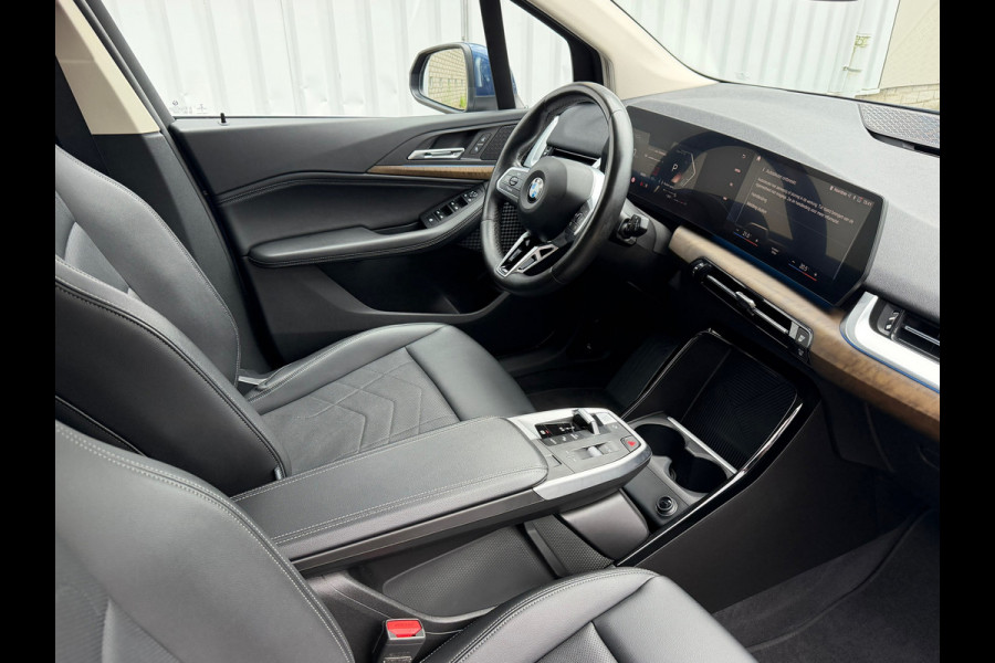 BMW 2 Serie Active Tourer 220i M-Sport Automaat 170 Pk | Navi | Voll Leder | Clima | Cruise | Camera | Sfeerverlichting | 18".