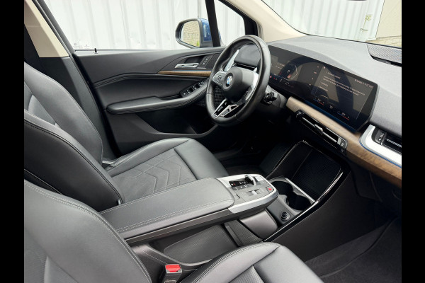 BMW 2 Serie Active Tourer 220i M-Sport Automaat 170 Pk | Navi | Voll Leder | Clima | Cruise | Camera | Sfeerverlichting | 18".