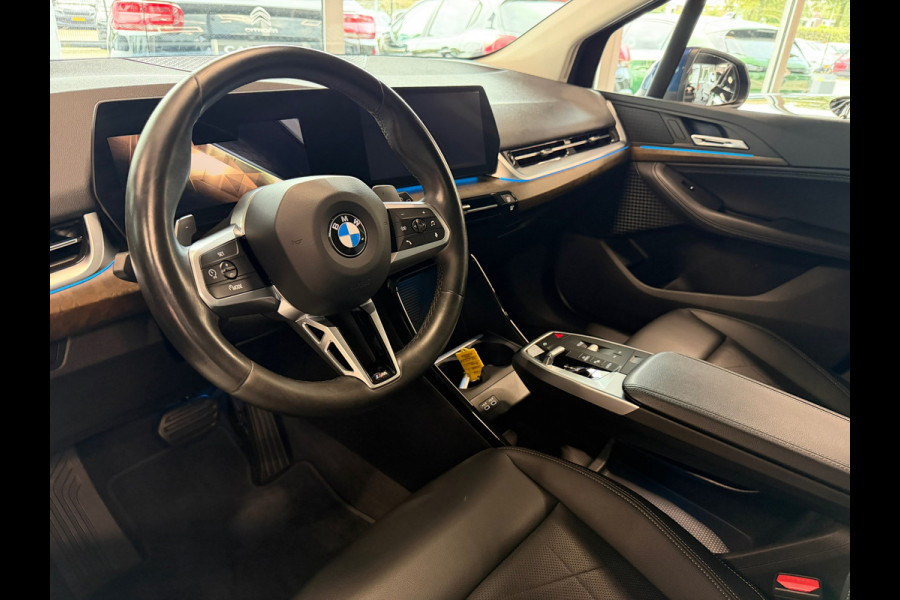 BMW 2 Serie Active Tourer 220i M-Sport Automaat 170 Pk | Navi | Voll Leder | Clima | Cruise | Camera | Sfeerverlichting | 18".