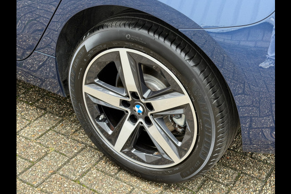 BMW 2 Serie Active Tourer 220i M-Sport Automaat 170 Pk | Navi | Voll Leder | Clima | Cruise | Camera | Sfeerverlichting | 18".