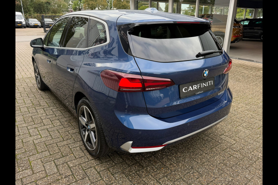 BMW 2 Serie Active Tourer 220i M-Sport Automaat 170 Pk | Navi | Voll Leder | Clima | Cruise | Camera | Sfeerverlichting | 18".