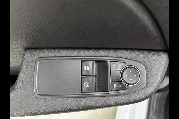 Renault Clio 1.0 TCe Zen 92PK 6versn./ Airco / Navigatie / Airco / 5Drs / Radio-multimedia / NL auto / Apk 03-2027