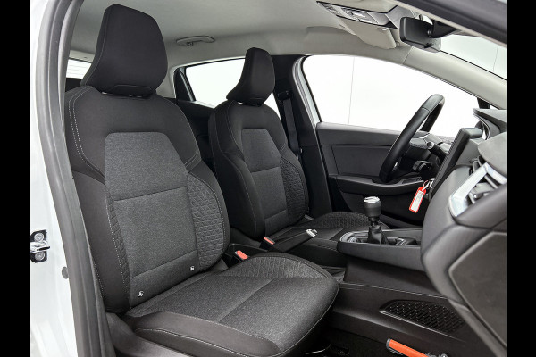 Renault Clio 1.0 TCe Zen 92PK 6versn./ Airco / Navigatie / Airco / 5Drs / Radio-multimedia / NL auto / Apk 03-2027