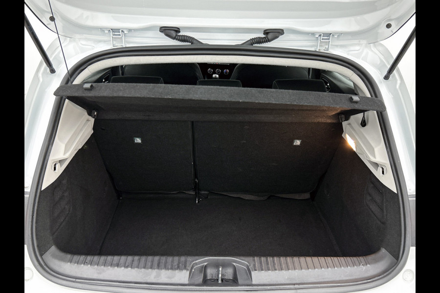 Renault Clio 1.0 TCe Zen 92PK 6versn./ Airco / Navigatie / Airco / 5Drs / Radio-multimedia / NL auto / Apk 03-2027