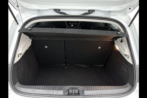 Renault Clio 1.0 TCe Zen 92PK 6versn./ Airco / Navigatie / Airco / 5Drs / Radio-multimedia / NL auto / Apk 03-2027