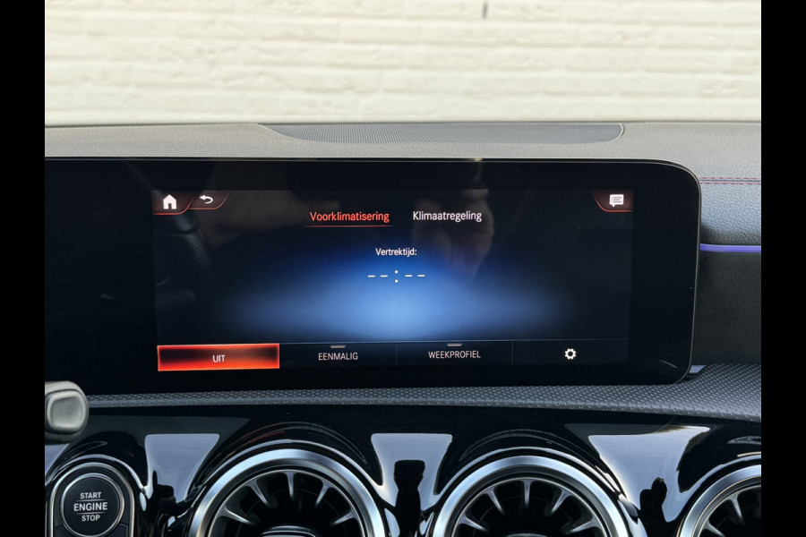 Mercedes-Benz CLA-Klasse Shooting Brake 250 e AMG-Line Advantage Carplay SOH 97% Camera Cruise Leder/Alcant Stoelverw. Sfeerverl.
