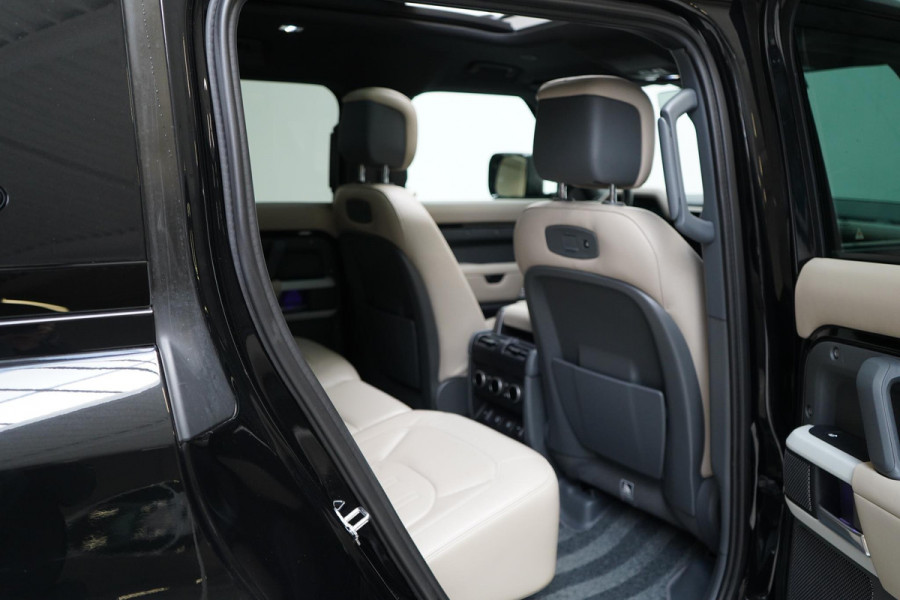 Land Rover Defender 110 2.0 P400e 110 404pk URBAN pakket | SoH 96,5% | Trekhaak afn. | Leder | Panoramadak | Memory