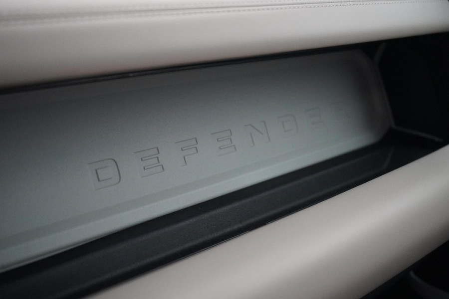 Land Rover Defender 110 2.0 P400e 110 404pk URBAN pakket | SoH 96,5% | Trekhaak afn. | Leder | Panoramadak | Memory