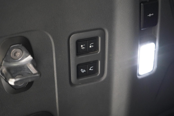 Land Rover Defender 110 2.0 P400e 110 404pk URBAN pakket | SoH 96,5% | Trekhaak afn. | Leder | Panoramadak | Memory