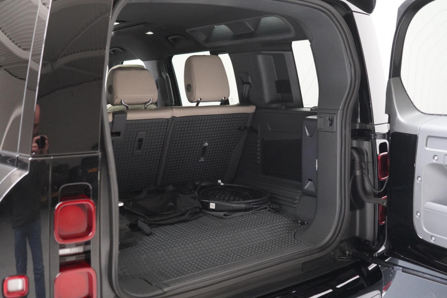 Land Rover Defender 110 2.0 P400e 110 404pk URBAN pakket | SoH 96,5% | Trekhaak afn. | Leder | Panoramadak | Memory