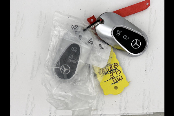 Mercedes-Benz CLE Cabriolet 180 AMG Line | Night Pakket | 20 Inch AMG velgen | Cabriolet Comfort-Pakket | Memory Voorstoelen | Ledkoplampen. Inclusief 24 maanden MB Certified garantie voor Europa.