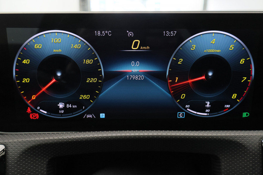 Mercedes-Benz A-Klasse 160 Business Solution AMG Virtual Cockpit, Camera, Cruise, Stoelverwarming, Apple Carplay, PDC, Trekhaak, 18''