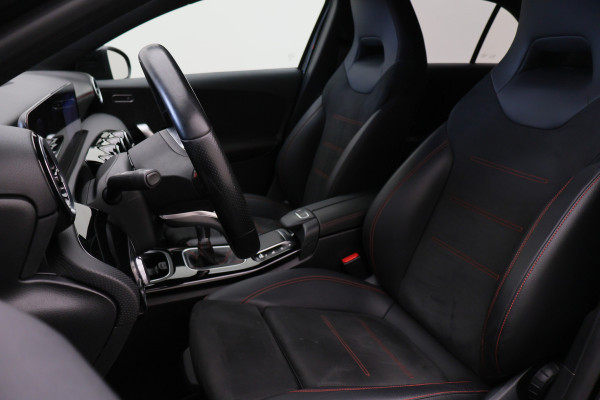 Mercedes-Benz A-Klasse 160 Business Solution AMG Virtual Cockpit, Camera, Cruise, Stoelverwarming, Apple Carplay, PDC, Trekhaak, 18''