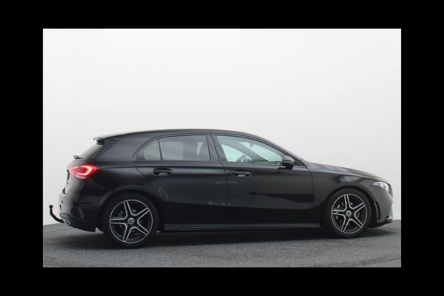 Mercedes-Benz A-Klasse 160 Business Solution AMG Virtual Cockpit, Camera, Cruise, Stoelverwarming, Apple Carplay, PDC, Trekhaak, 18''