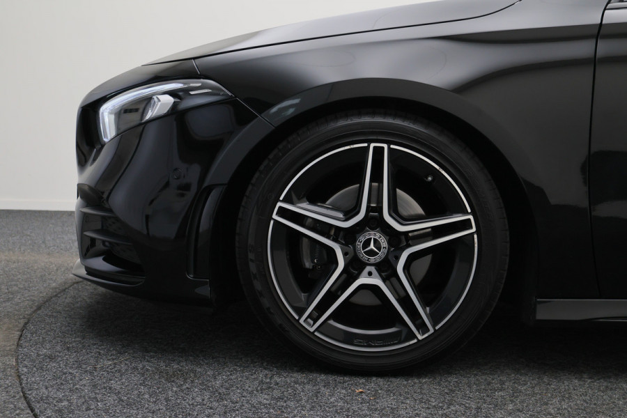 Mercedes-Benz A-Klasse 160 Business Solution AMG Virtual Cockpit, Camera, Cruise, Stoelverwarming, Apple Carplay, PDC, Trekhaak, 18''