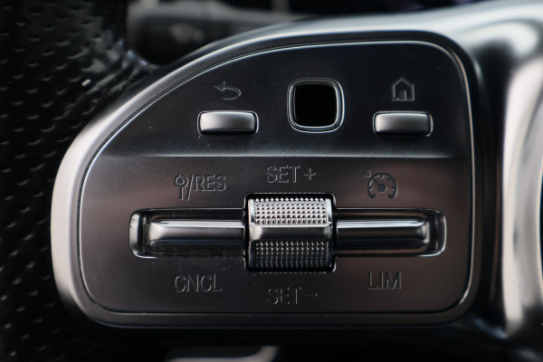 Mercedes-Benz A-Klasse 160 Business Solution AMG Virtual Cockpit, Camera, Cruise, Stoelverwarming, Apple Carplay, PDC, Trekhaak, 18''