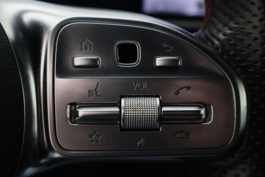 Mercedes-Benz A-Klasse 160 Business Solution AMG Virtual Cockpit, Camera, Cruise, Stoelverwarming, Apple Carplay, PDC, Trekhaak, 18''
