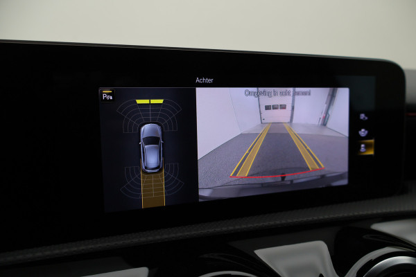 Mercedes-Benz A-Klasse 160 Business Solution AMG Virtual Cockpit, Camera, Cruise, Stoelverwarming, Apple Carplay, PDC, Trekhaak, 18''