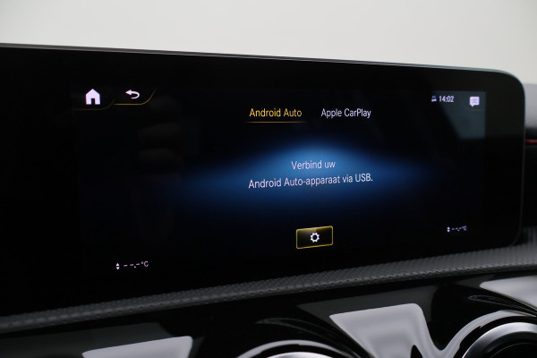 Mercedes-Benz A-Klasse 160 Business Solution AMG Virtual Cockpit, Camera, Cruise, Stoelverwarming, Apple Carplay, PDC, Trekhaak, 18''