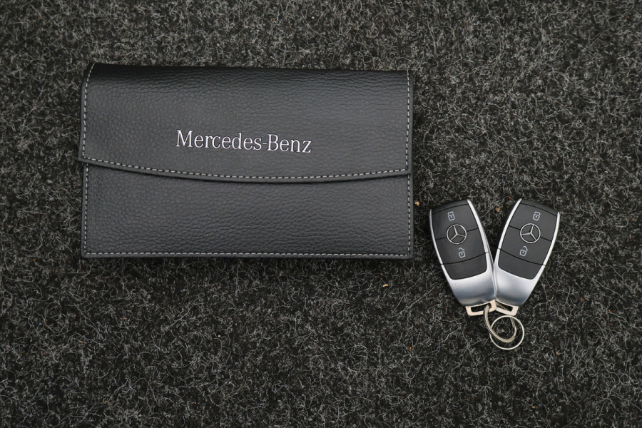 Mercedes-Benz A-Klasse 160 Business Solution AMG Virtual Cockpit, Camera, Cruise, Stoelverwarming, Apple Carplay, PDC, Trekhaak, 18''