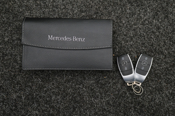 Mercedes-Benz A-Klasse 160 Business Solution AMG Virtual Cockpit, Camera, Cruise, Stoelverwarming, Apple Carplay, PDC, Trekhaak, 18''