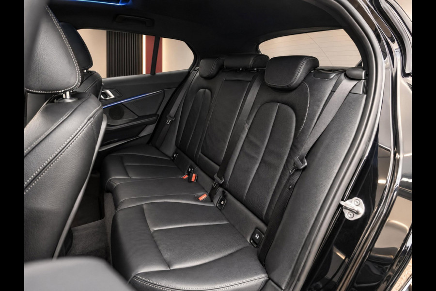 BMW 1-serie 120i High Executive | M-Sport Shadow | Pano | Leder | Ambiance