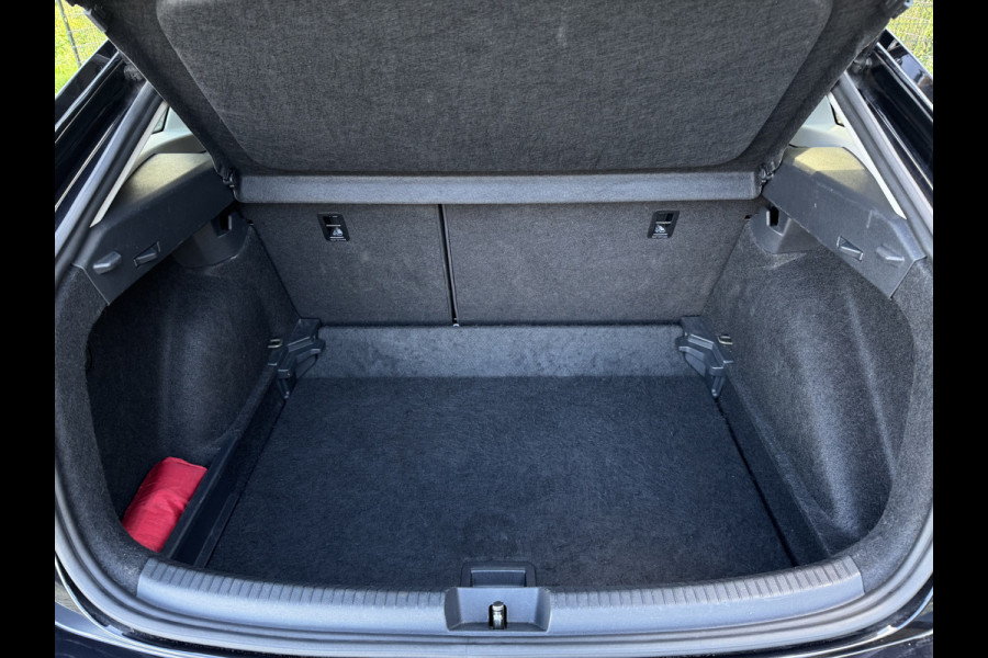 Volkswagen Taigo 1.0 TSI 110PK STYLE BUSINESS CARPLAY/IQ-LIGHT/PANORAMADAK