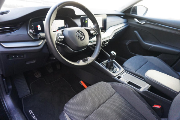 Škoda Octavia 1.0 TSI Apple/Android/Navigatie/Digi-Dashboard/ V+A parkeersensoren.