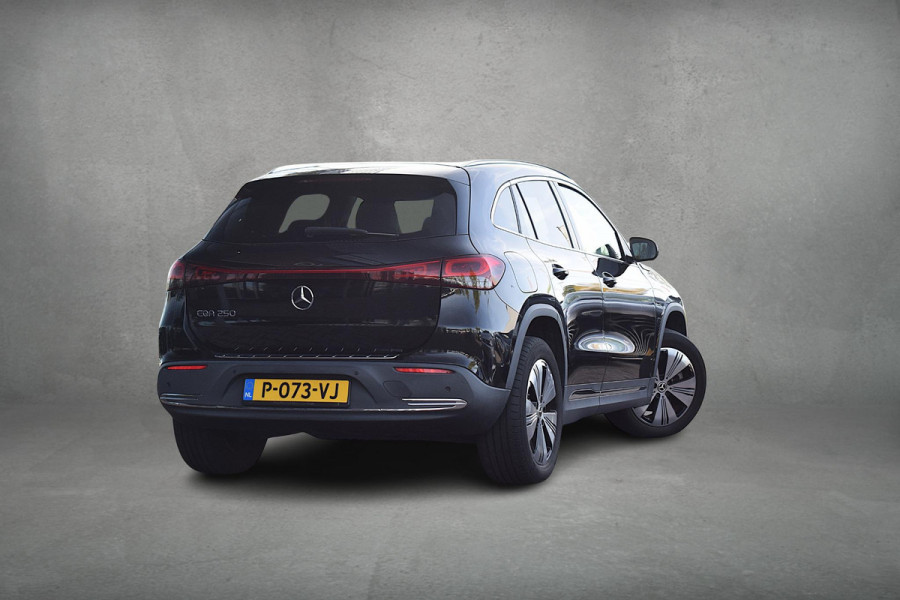 Mercedes-Benz EQA 250 Business Solution AMG 67 kWh | Apple CarPlay | Stoelverwarming | Half Leer
